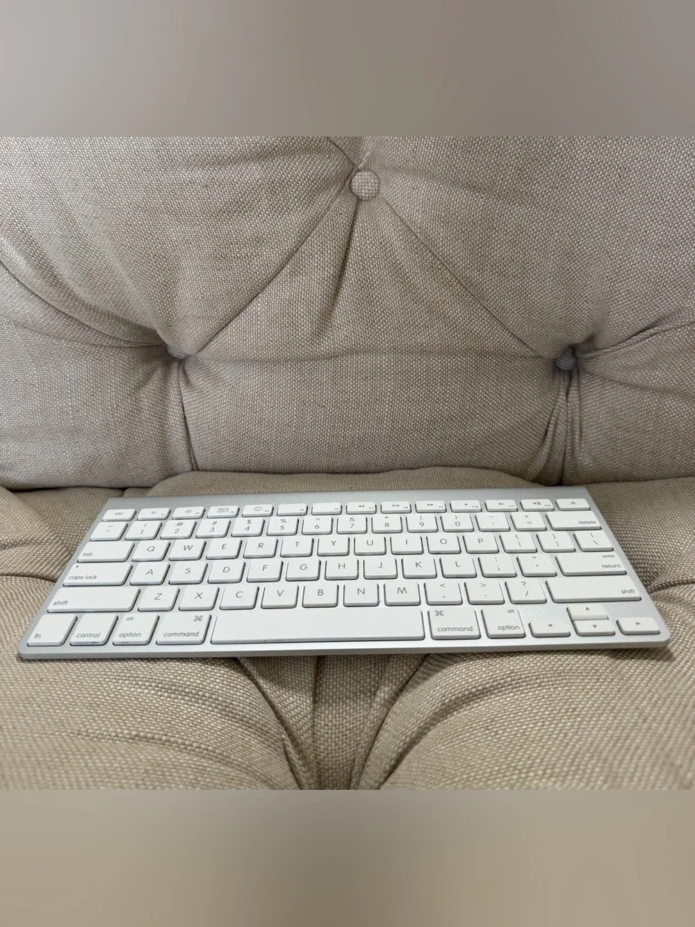 Apple Magic Keyboard Wireless Model A1314 - Works (2)